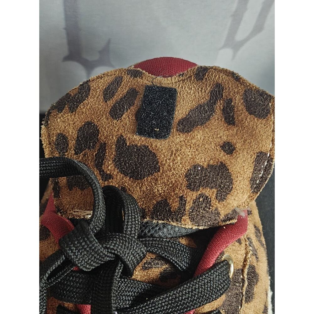 Cushionaire Women's 6.5 Astro Retro Fold Over Shoes Leopard Animal Print New - Picture 3 of 15